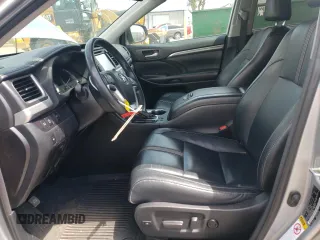 2018 Toyota Highlander SE with VIN 5TDJZRFH3JS895705, listed as a Copart auction lot 58028185 with 23,800 mi miles and Salvage title. Bid and sale history available at DreamBid. Image 7.