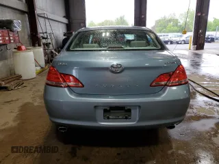 2007 Toyota Avalon XL z VIN 4T1BK36B77U218125, wystawiony jako Copart lot #56042525 z przebiegiem 197 123 mil mil oraz Szkoda całkowita • Salvage title. Historia ofert i sprzedaży dostępna na DreamBid. Obrazek 6.
