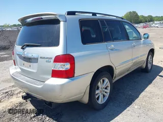 2006 Toyota Highlander Hybrid with VIN JTEDW21A060015086, listed as a IAAI auction lot 42138780 with 228,472 mi miles. Bid and sale history available at carsss.com. Image 4.