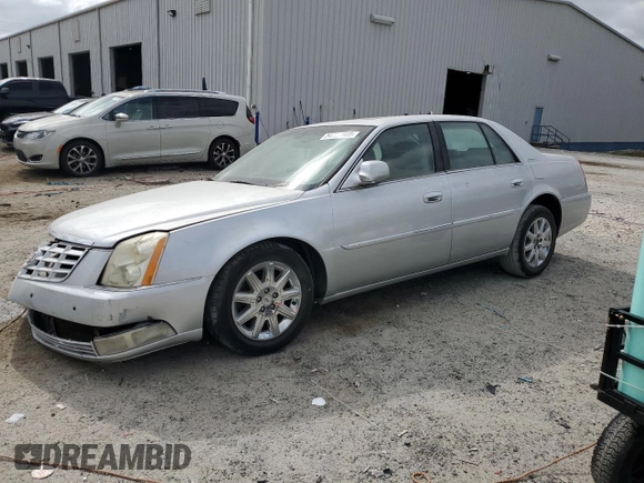 2011 Cadillac DTS Premium Collection z VIN 1G6KH5E69BU137044, wystawiony jako Copart lot #54723905 z przebiegiem 128 081 mil mil oraz Szkoda całkowita • Salvage title. Historia ofert i sprzedaży dostępna na DreamBid. Obrazek 1.