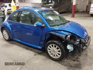 2004 Volkswagen New Beetle Coupe GLS with VIN 3VWCK31C14M421761, listed as a IAAI auction lot 41771431 with 76,184 mi miles. Bid and sale history available at carsss.com. Image 1.