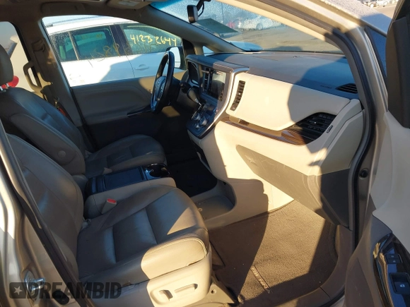 2016 Toyota Sienna XLE z VIN 5TDYK3DC8GS713481, wystawiony jako IAAI lot #41239824 z przebiegiem 176 935 mil mil oraz . Historia ofert i sprzedaży dostępna na DreamBid. Obrazek 5.
