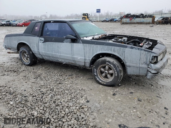 1987 Chevrolet Monte Carlo z VIN 1G1GZ11Z9HR104445, wystawiony jako Copart lot #48035825 z przebiegiem 68 929 mil mil oraz Tytuł czysty. Historia ofert i sprzedaży dostępna na DreamBid. Obrazek 4.