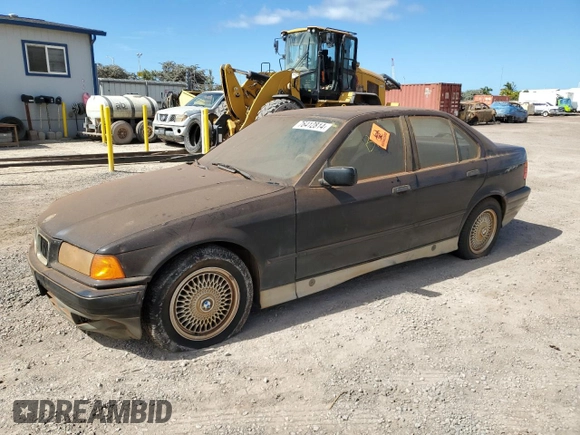 1993 BMW 3 Series z VIN WBACB3316PFE10919, wystawiony jako Copart lot #76412814 z przebiegiem 113 386 mil mil oraz Czysty tytuł • Clean title. Historia ofert i sprzedaży dostępna na DreamBid. Obrazek 1.