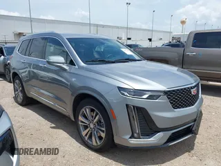 2025 Cadillac XT6 FWD Premium Luxury z VIN 1GYKPCRS5SZ121724, wystawiony jako IAAI lot #42473188 z przebiegiem 12 090 mil mil oraz . Historia ofert i sprzedaży dostępna na DreamBid. Obrazek 1.