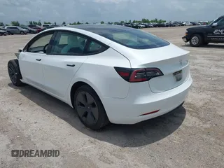 2023 Tesla Model 3 z VIN 5YJ3E1EA8PF384806, wystawiony jako IAAI lot #42526063 z przebiegiem 95 389 mil mil oraz . Historia ofert i sprzedaży dostępna na DreamBid. Obrazek 3.