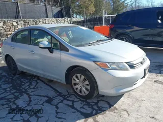 2012 Honda Civic LX z VIN 19XFB2F51CE347173, wystawiony jako IAAI lot #41463350 z przebiegiem 95 715 mil mil oraz . Historia ofert i sprzedaży dostępna na DreamBid. Obrazek 1.