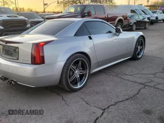 2004 Cadillac XLR z VIN 1G6YV34A945601816, wystawiony jako Copart lot #50757205 z przebiegiem 182 078 mil mil oraz Tytuł czysty. Historia ofert i sprzedaży dostępna na DreamBid. Obrazek 4.