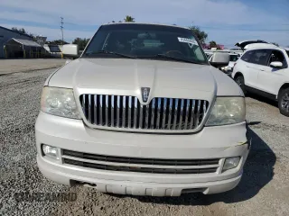 2005 Lincoln Navigator Luxury z VIN 5LMFU27535LJ20448, wystawiony jako Copart lot #45606605 z przebiegiem 221 452 mil mil oraz Czysty tytuł • Clean title. Historia ofert i sprzedaży dostępna na DreamBid. Obrazek 5.
