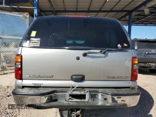 2003 Chevrolet Suburban LT with VIN 3GNGK26U33G203907, listed as a Copart auction lot 46903905 with 318,022 mi miles and Salvage Title. Bid and sale history available at carsss.com. Image 6.