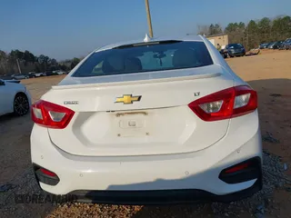 2017 Chevrolet Cruze LT z VIN 1G1BE5SM0H7235078, wystawiony jako IAAI lot #41734625 z przebiegiem 140 548 mil mil oraz . Historia ofert i sprzedaży dostępna na DreamBid. Obrazek 16.