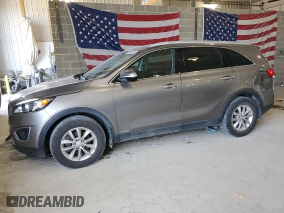 2017 Kia Sorento LX z VIN 5XYPGDA33HG293392, wystawiony jako Copart lot #62642604 z przebiegiem 73 242 mil mil oraz Szkoda całkowita • Salvage title. Historia ofert i sprzedaży dostępna na DreamBid. Obrazek 1.