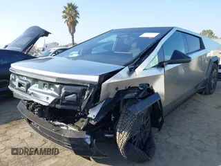 2024 Tesla Cybertruck с VIN 7G2CEHEDXRA050258, выставлен на аукционе IAAI как лот 41200586 с пробегом 495 миль миль и . История ставок и продаж доступна на DreamBid. Изображение 6.
