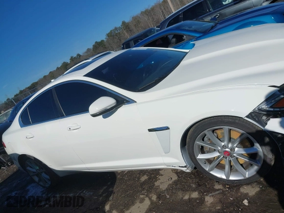 2015 Jaguar XF V6 Portfolio with VIN SAJWA0F7XF8U64372, listed as a IAAI auction lot 41352544 with 62,307 mi miles. Bid and sale history available at carsss.com. Image 13.