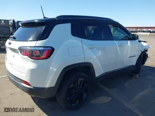 2020 Jeep Compass Latitude with VIN 3C4NJDBBXLT203932, listed as a IAAI auction lot 41830978 with 49,421 mi miles. Bid and sale history available at carsss.com. Image 4.