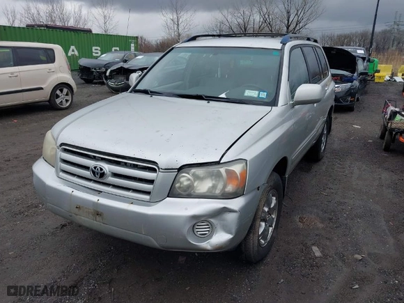 2005 Toyota Highlander with VIN JTEDP21A050085215, listed as a IAAI auction lot 41807809 with 133,953 mi miles. Bid and sale history available at carsss.com. Image 2.