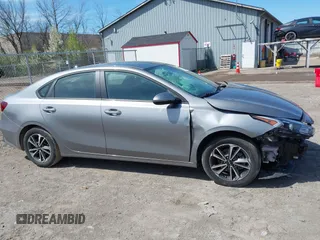 2024 Kia Forte LXS z VIN 3KPF24AD0RE713420, wystawiony jako IAAI lot #42091051 z przebiegiem 36 875 mil mil oraz . Historia ofert i sprzedaży dostępna na DreamBid. Obrazek 13.