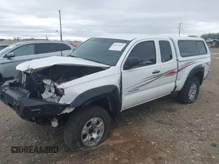 2008 Toyota Tacoma z VIN 5TEUU42NX8Z525861, wystawiony jako IAAI lot #42125414 z przebiegiem Nie podano mil oraz . Historia ofert i sprzedaży dostępna na DreamBid. Obrazek 17.