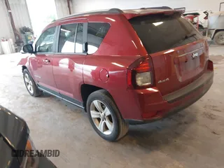 2016 Jeep Compass Latitude z VIN 1C4NJDEB5GD573256, wystawiony jako IAAI lot #42372586 z przebiegiem 47 920 mil mil oraz . Historia ofert i sprzedaży dostępna na DreamBid. Obrazek 3.