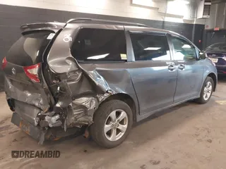 2018 Toyota Sienna LE Auto Access Seat with VIN 5TDKZ3DC3JS906162, listed as a IAAI auction lot 41863331 with 200,655 mi miles. Bid and sale history available at carsss.com. Image 4.