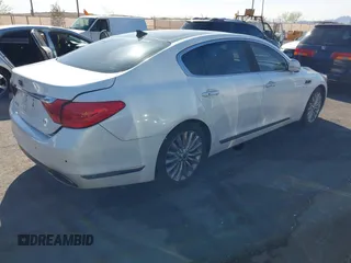 2015 Kia K900 Luxury with VIN KNALW4D48F6022640, listed as a IAAI auction lot 41923040 with 95,557 mi miles. Bid and sale history available at carsss.com. Image 4.