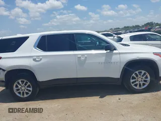 2020 Chevrolet Traverse LS z VIN 1GNERFKW0LJ144119, wystawiony jako IAAI lot #42561910 z przebiegiem 136 035 mil mil oraz . Historia ofert i sprzedaży dostępna na DreamBid. Obrazek 13.