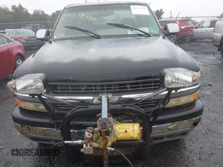 2000 Chevrolet Silverado 2500 LS z VIN 1GCGK29UXYE135561, wystawiony jako IAAI lot #42318334 z przebiegiem 286 967 mil mil oraz . Historia ofert i sprzedaży dostępna na DreamBid. Obrazek 6.