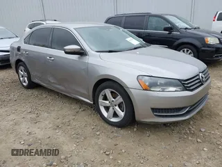 2013 Volkswagen Passat SE w/Sunroof & Nav with VIN 1VWBP7A30DC112563, listed as a IAAI auction lot 41917390 with 222,008 mi miles. Bid and sale history available at carsss.com. Image 1.