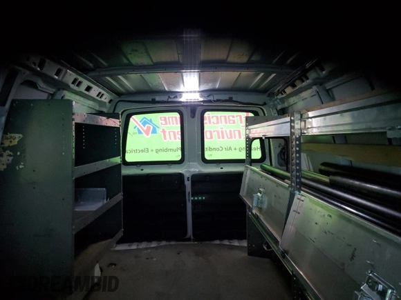 2019 GMC Savana Cargo z VIN 1GTW7AFGXK1281852, wystawiony jako Copart lot #85546514 z przebiegiem 147 683 mil mil oraz Szkody całkowita. Historia ofert i sprzedaży dostępna na DreamBid. Obrazek 10.