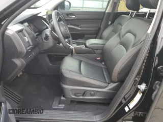2024 Nissan Pathfinder SL z VIN 5N1DR3CA6RC251898, wystawiony jako Copart lot #43704265 z przebiegiem 19 683 mil mil oraz Szkoda całkowita • Salvage title. Historia ofert i sprzedaży dostępna na DreamBid. Obrazek 7.