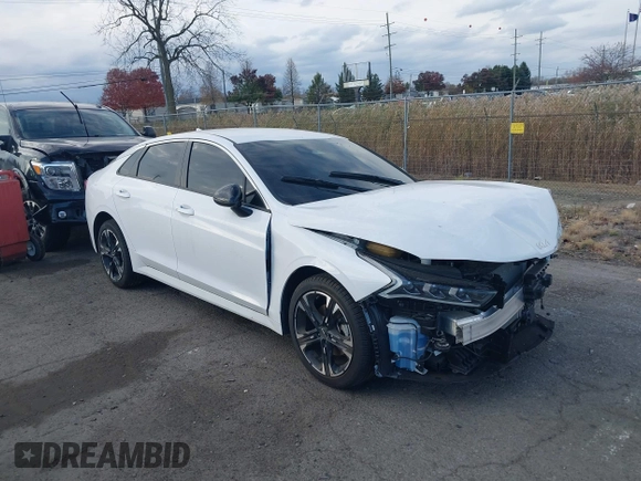 2024 Kia K5 GT-Line z VIN 5XXG64J29RG259036, wystawiony jako IAAI lot #40777274 z przebiegiem 6716 mil mil oraz . Historia ofert i sprzedaży dostępna na DreamBid. Obrazek 1.