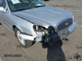 2003 Hyundai Sonata GLS with VIN KMHWF35H23A909117, listed as a IAAI auction lot 41535679 with 149,285 mi miles. Bid and sale history available at carsss.com. Image 6.