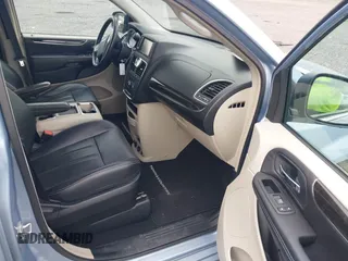 2012 Chrysler Town & Country Touring with VIN 2C4RC1BG8CR386689, listed as a IAAI auction lot 42006865 with 86,000 mi miles. Bid and sale history available at carsss.com. Image 5.