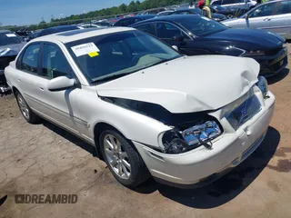 2003 Volvo S80 with VIN YV1TS91Z031304253, listed as a IAAI auction lot 39456223 with 62,592 mi miles. Bid and sale history available at carsss.com. Image 1.