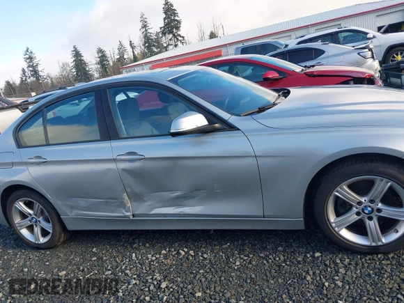 2015 BMW 3 Series 328i xDrive z VIN WBA3B5C56FF962334, wystawiony jako IAAI lot #41323621 z przebiegiem 33 419 mil mil oraz . Historia ofert i sprzedaży dostępna na DreamBid. Obrazek 13.