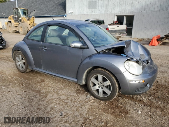 2006 Volkswagen Beetle z VIN 3VWRR31CX6M405549, wystawiony jako Copart lot #76160634 z przebiegiem 54 608 mil mil oraz Czysty tytuł • Clean title. Historia ofert i sprzedaży dostępna na DreamBid. Obrazek 4.