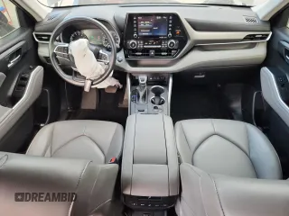 2022 Toyota Highlander XLE z VIN 5TDGZRAH8NS548443, wystawiony jako Copart lot #56631635 z przebiegiem 56 205 mil mil oraz Szkoda całkowita • Salvage title. Historia ofert i sprzedaży dostępna na DreamBid. Obrazek 8.