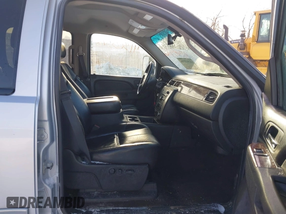 2011 GMC Sierra 2500HD SLT z VIN 1GT121C81BF180823, wystawiony jako IAAI lot #41565516 z przebiegiem 241 220 mil mil oraz . Historia ofert i sprzedaży dostępna na DreamBid. Obrazek 5.