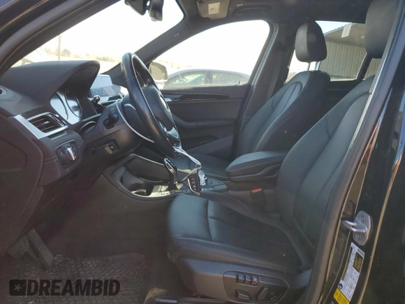 2020 BMW X1 xDrive28i z VIN WBXJG9C04L5P16314, wystawiony jako Copart lot #46709905 z przebiegiem 45 064 mil mil oraz Szkoda całkowita • Salvage title. Historia ofert i sprzedaży dostępna na DreamBid. Obrazek 7.