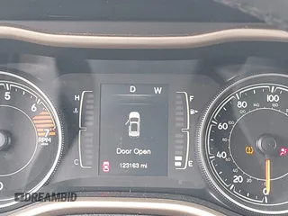2017 Jeep Cherokee Latitude с VIN 1C4PJMCB7HW613130, выставлен на аукционе IAAI как лот 42147951 с пробегом 123 163 миль миль и . История ставок и продаж доступна на DreamBid. Изображение 15.