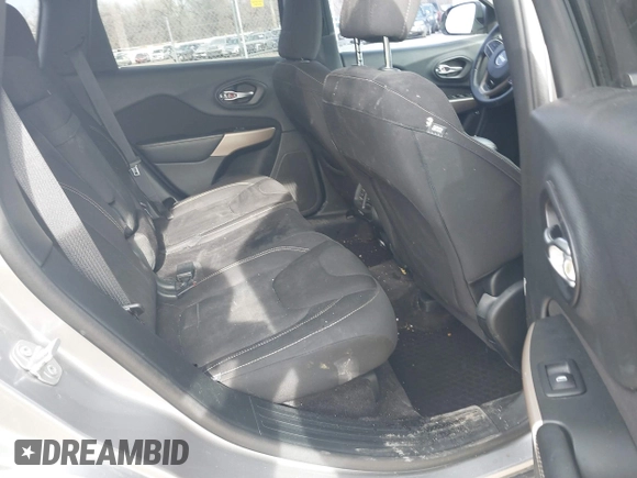 2017 Jeep Cherokee Latitude z VIN 1C4PJMCB0HD213955, wystawiony jako IAAI lot #41772383 z przebiegiem 88 964 mil mil oraz . Historia ofert i sprzedaży dostępna na DreamBid. Obrazek 8.