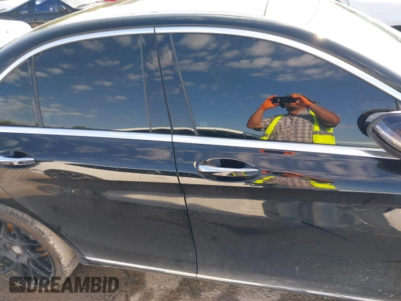 2018 Mercedes-Benz C 300 с VIN WDDWF4JB8JR330178, выставлен на аукционе IAAI как лот 42694806 с пробегом 122 276 миль миль и . История ставок и продаж доступна на DreamBid. Изображение 13.