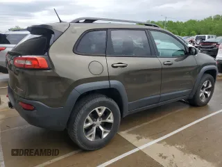 2015 Jeep Cherokee Trailhawk z VIN 1C4PJMBSXFW588030, wystawiony jako Copart lot #55057635 z przebiegiem 116 209 mil mil oraz Szkoda całkowita • Salvage title. Historia ofert i sprzedaży dostępna na DreamBid. Obrazek 3.