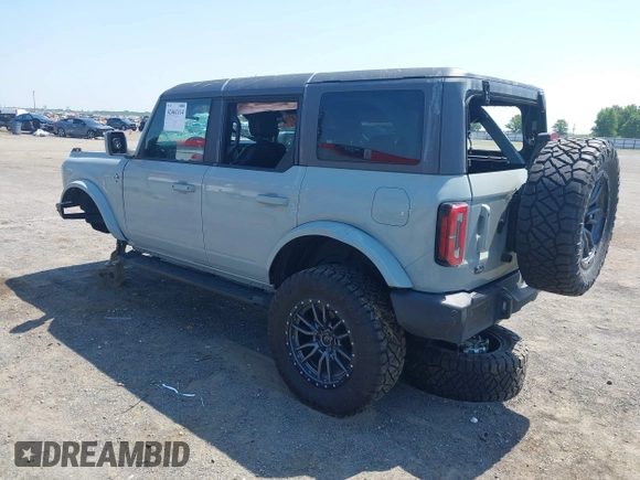 2022 Ford Bronco z VIN 1FMEE5DP3NLA80097, wystawiony jako IAAI lot #42461114 z przebiegiem 32 406 mil mil oraz . Historia ofert i sprzedaży dostępna na DreamBid. Obrazek 3.