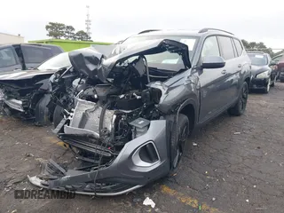 2024 Volkswagen Atlas SE z VIN 1V2WR2CA2RC594326, wystawiony jako IAAI lot #41471154 z przebiegiem 1 610 mil mil oraz . Historia ofert i sprzedaży dostępna na DreamBid. Obrazek 17.