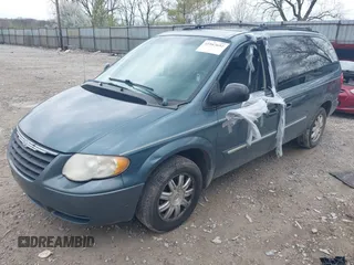 2005 Chrysler Town & Country Touring with VIN 2C4GP54L75R429550, listed as a IAAI auction lot 41947692 with 219,368 mi miles. Bid and sale history available at carsss.com. Image 18.