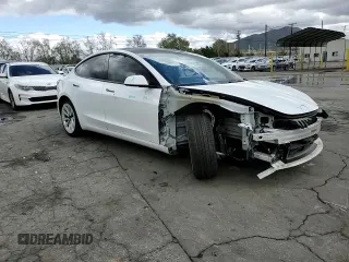 2022 Tesla Model 3 Long Range z VIN 5YJ3E1EB7NF365962, wystawiony jako Copart lot #48601865 z przebiegiem 121 541 mil mil oraz Szkoda całkowita • Salvage title. Historia ofert i sprzedaży dostępna na DreamBid. Obrazek 11.