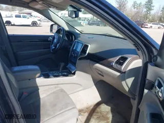2011 Jeep Grand Cherokee Laredo with VIN 1J4RR4GG2BC508070, listed as a IAAI auction lot 41930814 with 206,658 mi miles. Bid and sale history available at carsss.com. Image 5.