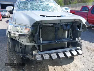 2020 Toyota Tacoma SR5 z VIN 5TFCZ5AN5LX229019, wystawiony jako IAAI lot #41907694 z przebiegiem 79 355 mil mil oraz . Historia ofert i sprzedaży dostępna na DreamBid. Obrazek 18.