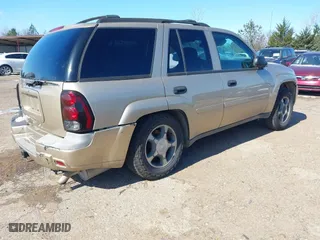 2006 Chevrolet TrailBlazer LS with VIN 1GNDS13S462328945, listed as a IAAI auction lot 41587684 with 232,076 mi miles. Bid and sale history available at carsss.com. Image 4.